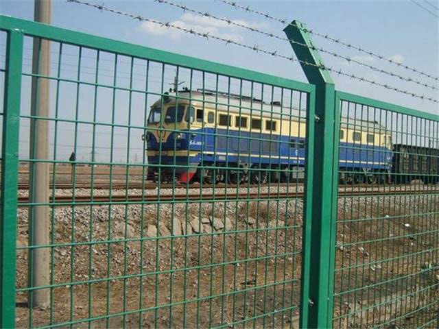 鐵路防護栅欄