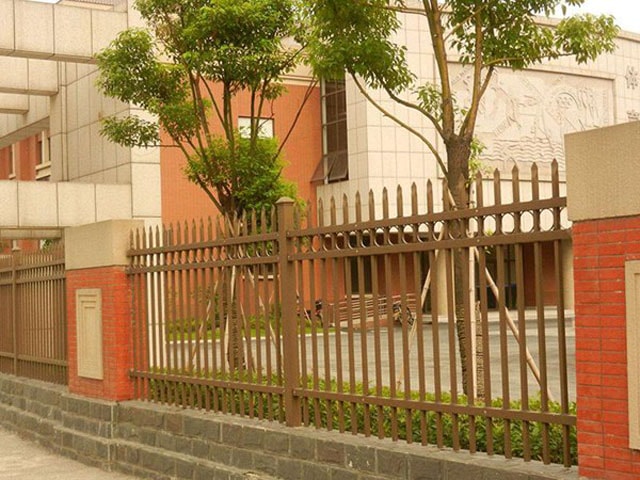圍牆栅欄