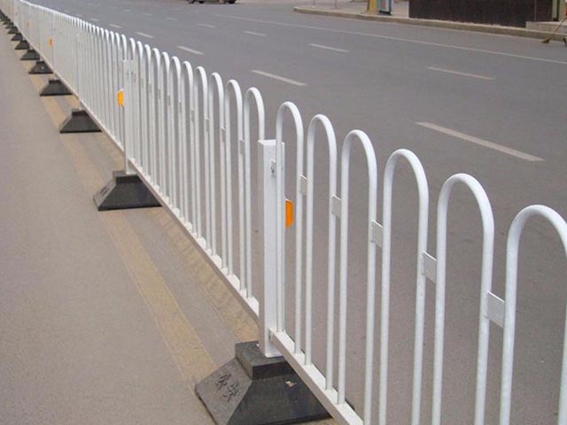 鋅鋼道(dào)路護欄